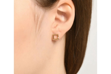 Quyumcu - 14 Ayar Altın Geometrik Kare Tek Küpe - Tek Küpe Quyumcu - 14 Ayar Altın Geometrik Kare Tek Küpe - Tek Küpe