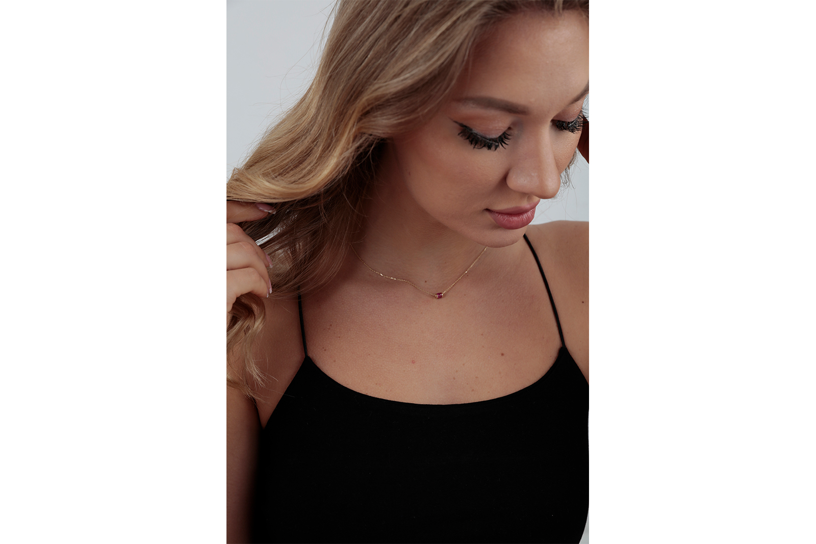 Quyumcu - 14 Ayar Altın Kırmızı Baget Taşlı Silindir Kolye (1)