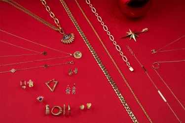 Quyumcu - 14 ayar Altın Kız Figürlü Kolye (1) Quyumcu - 14 ayar Altın Kız Figürlü Kolye (1)