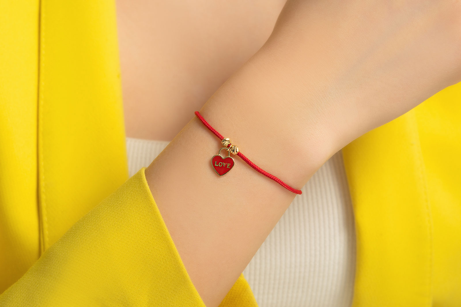 Quyumcu - 14 Ayar Altın Love Kırmızı İpli Bileklik