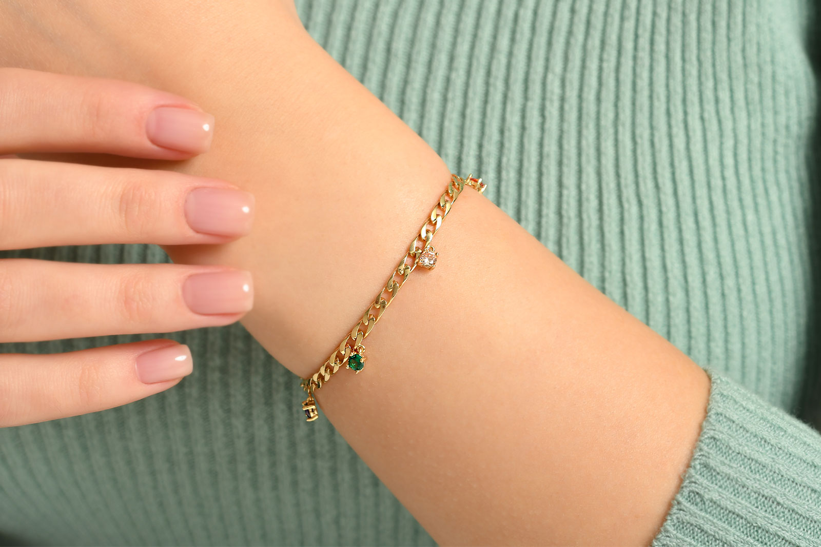 Quyumcu - 14 ayar Altın Renkli Taşlı Bileklik