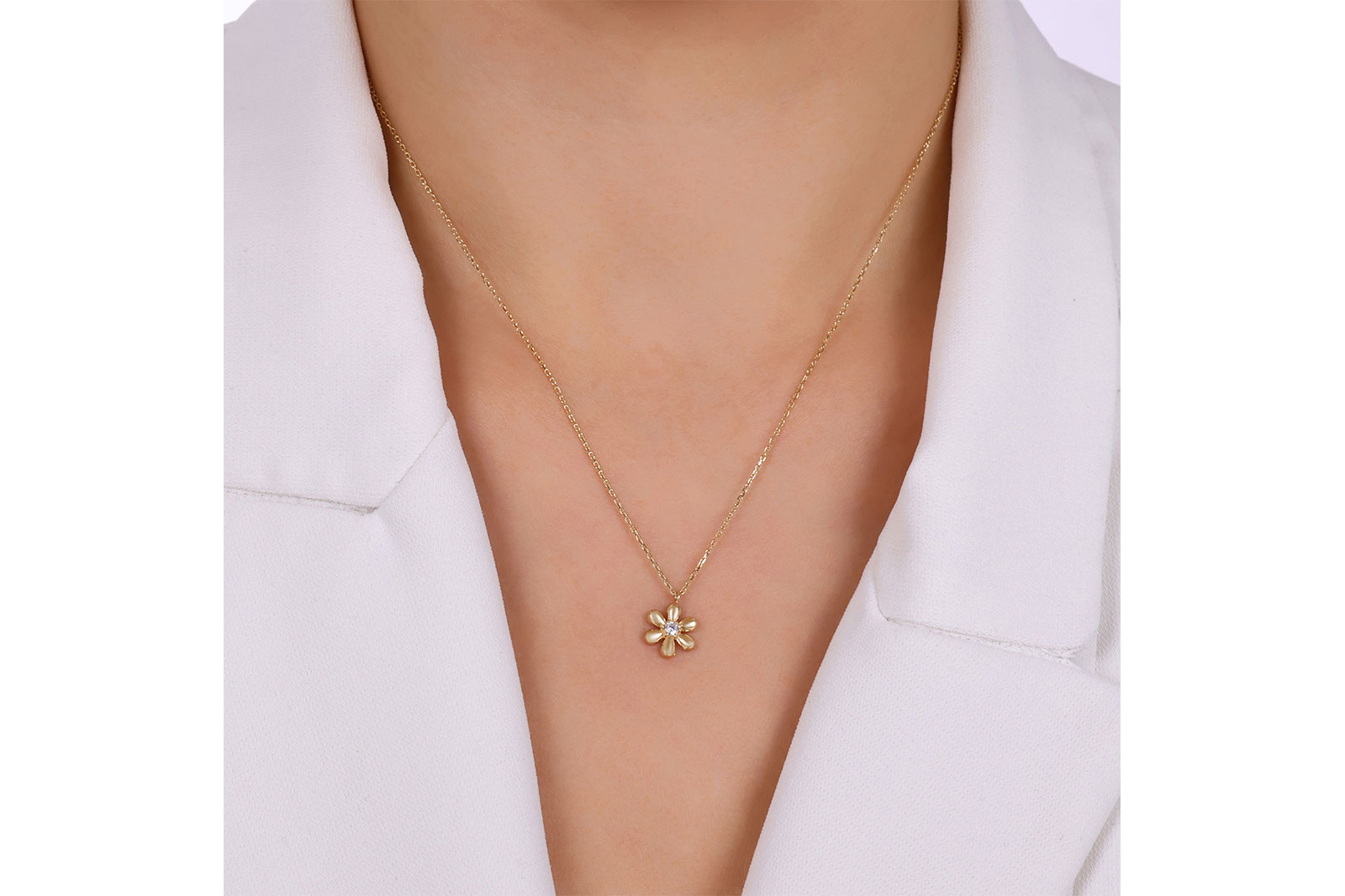 Quyumcu - 14 Ayar Altın Taşlı Çiçek Kolye (1) Quyumcu - 14 Ayar Altın Taşlı Çiçek Kolye (1)