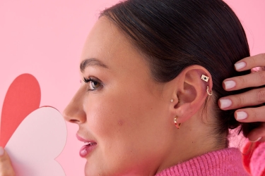 Quyumcu - 14K Gold Playing Card Tragus Earring (1) Quyumcu - 14K Gold Playing Card Tragus Earring (1)