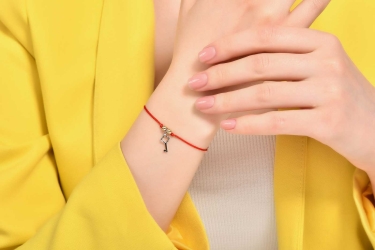 Quyumcu - 14K Gold Red Cord Bracelet with Key Quyumcu - 14K Gold Red Cord Bracelet with Key