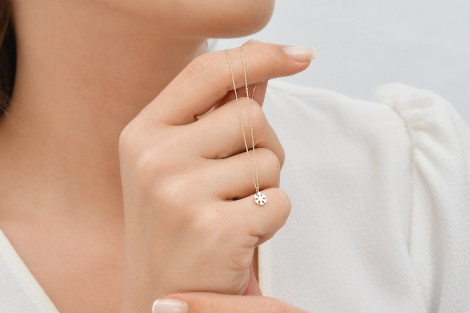 Quyumcu - 14K Gold Snowflake Necklace (1) Quyumcu - 14K Gold Snowflake Necklace (1)