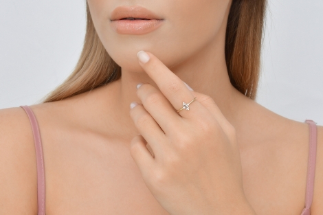 Quyumcu - 14 Ayar Altın Minimal Baget Tek Taş Yüzük (1) Quyumcu - 14 Ayar Altın Minimal Baget Tek Taş Yüzük (1)